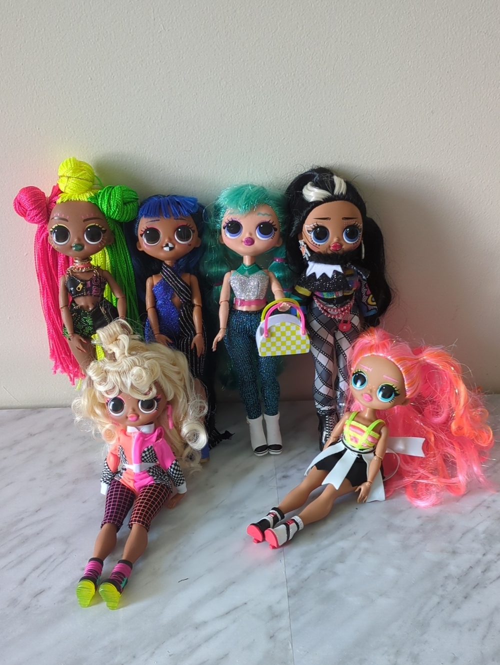 Lol . OMG Surprise Dolls . Collectibles